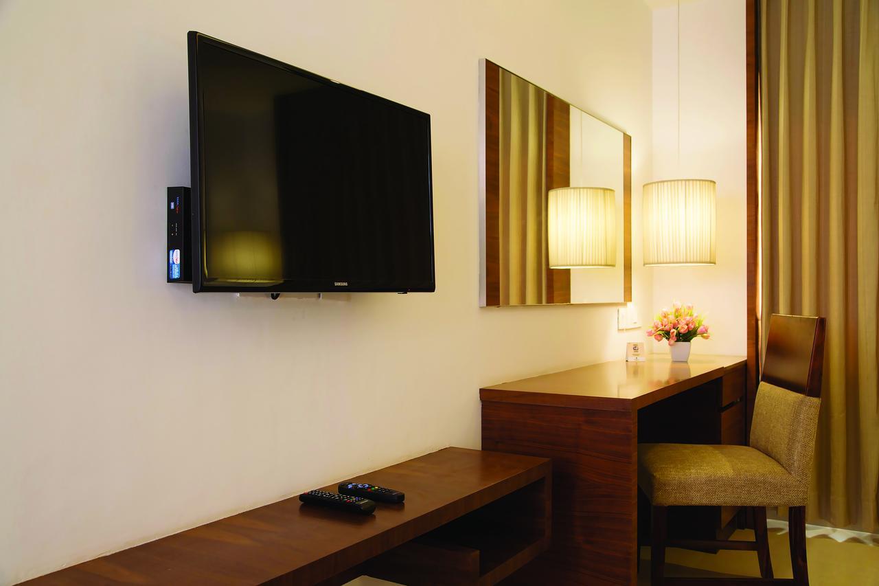 Urvashi Residency Hotel Chennai Exterior photo