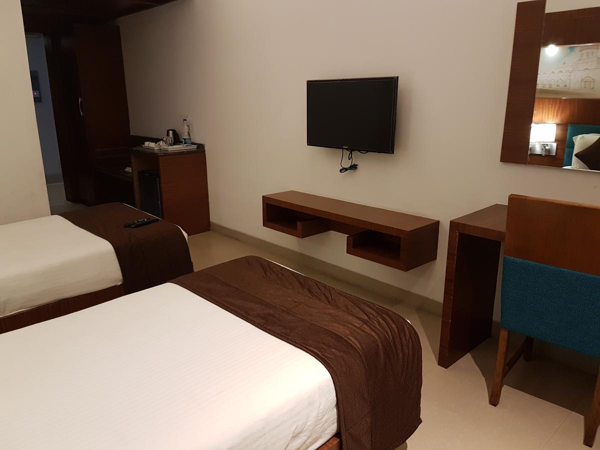 Urvashi Residency Hotel Chennai Exterior photo