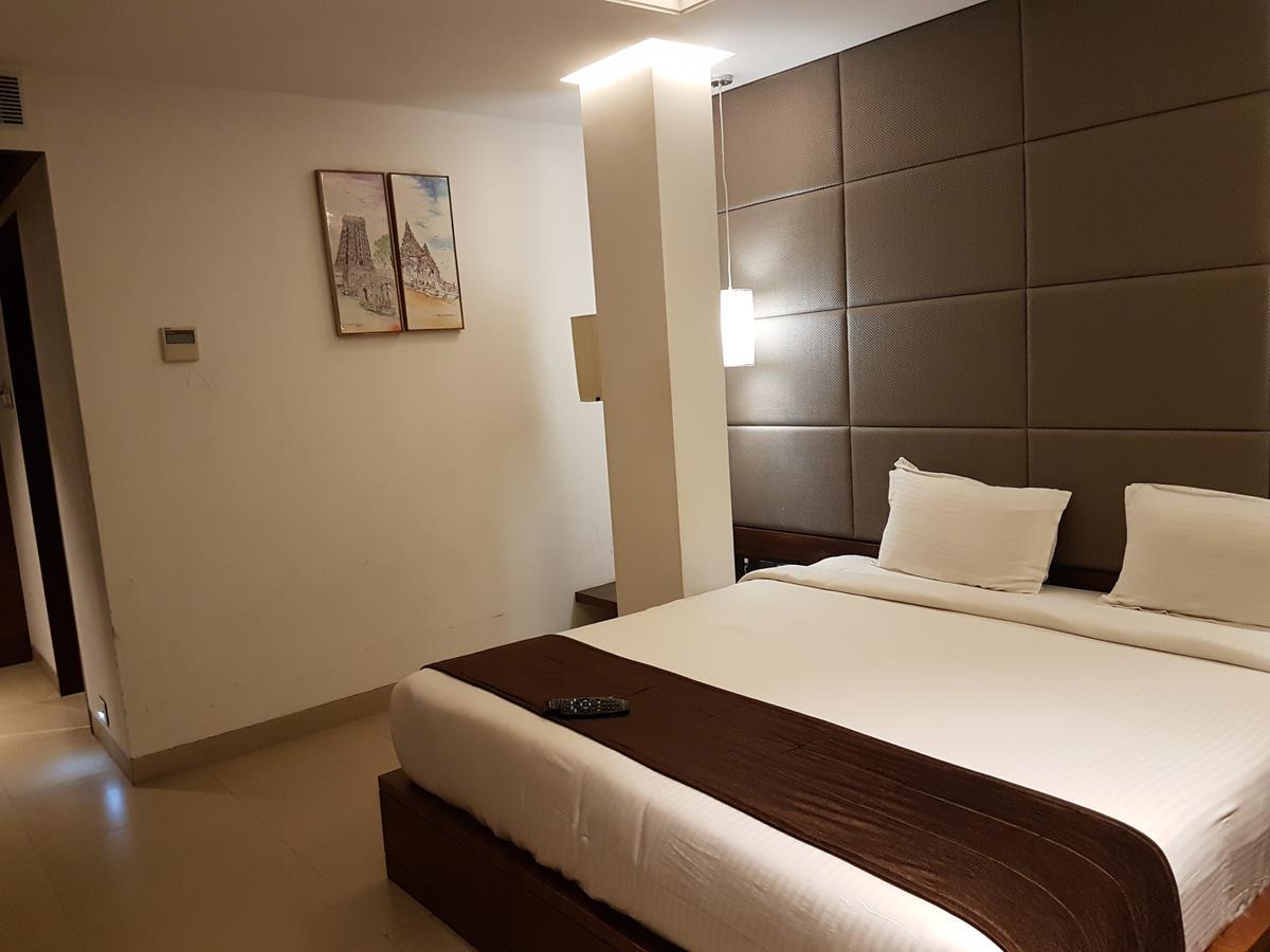 Urvashi Residency Hotel Chennai Exterior photo