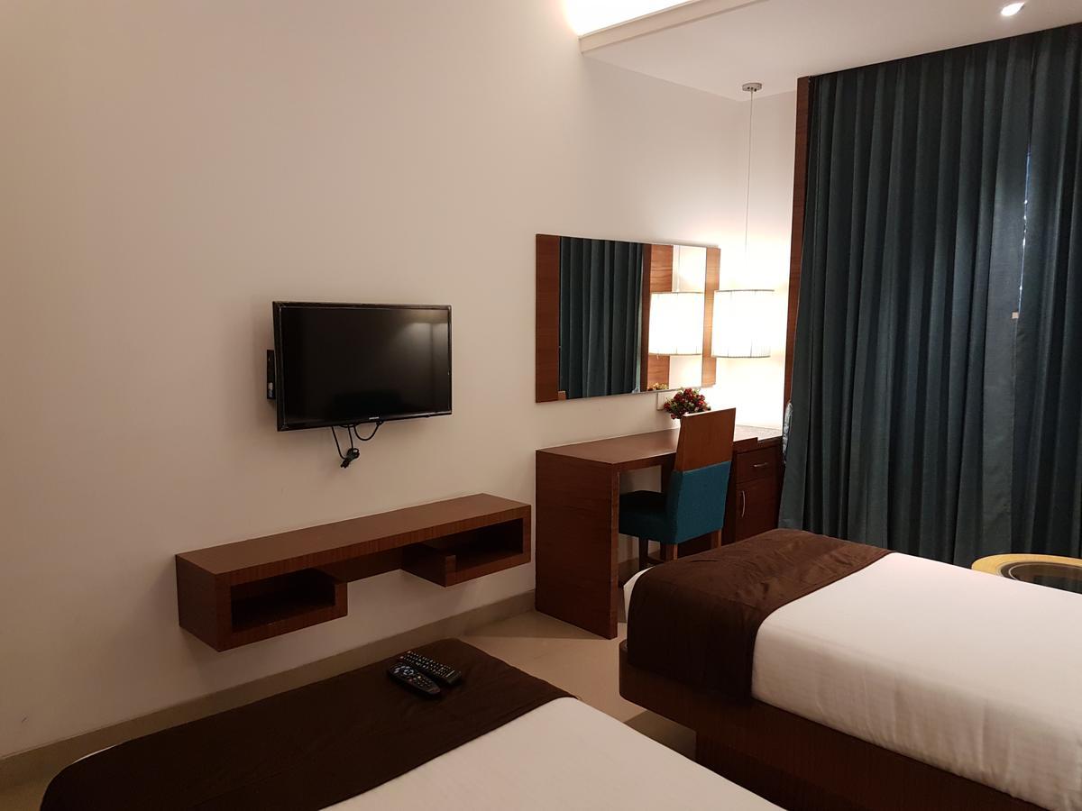 Urvashi Residency Hotel Chennai Exterior photo