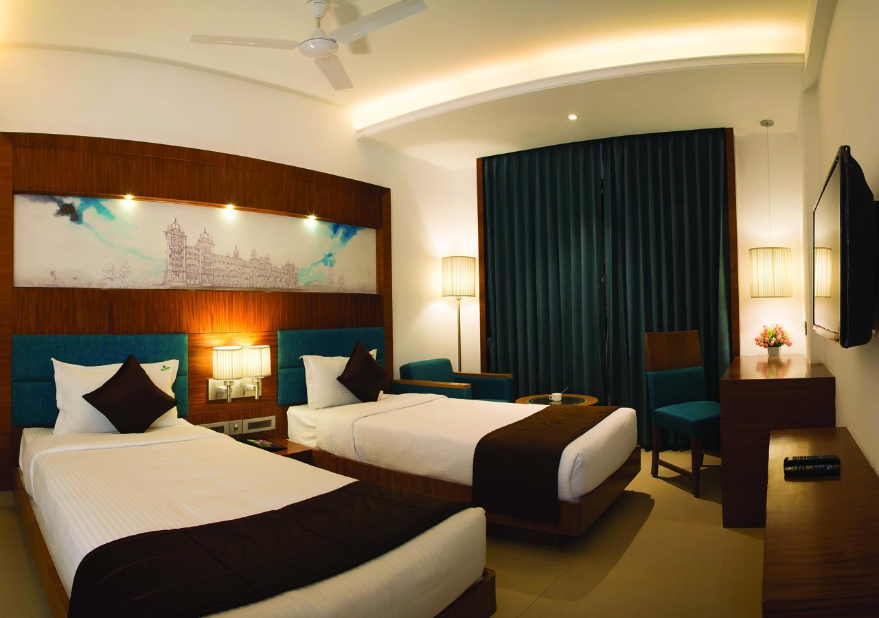 Urvashi Residency Hotel Chennai Exterior photo