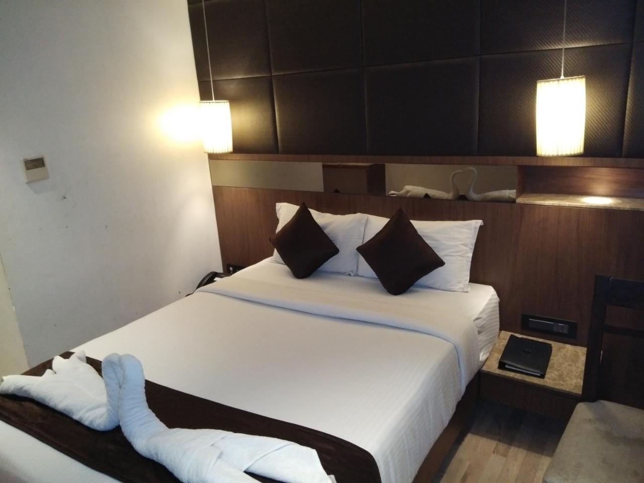 Urvashi Residency Hotel Chennai Exterior photo